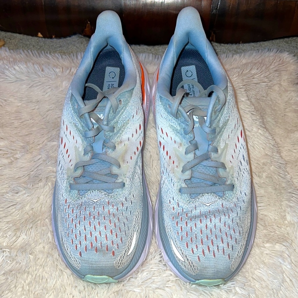 HOKA CLIFTON 8